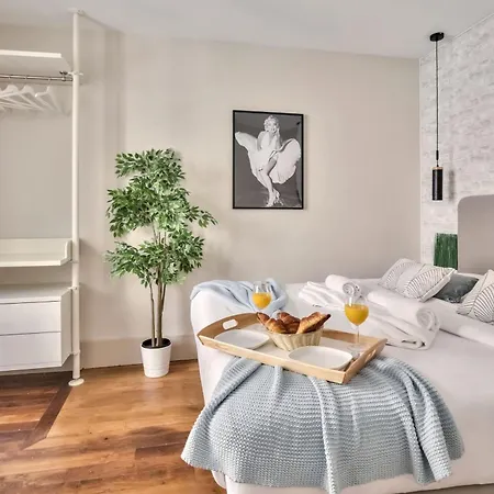 831c Friendly Property In